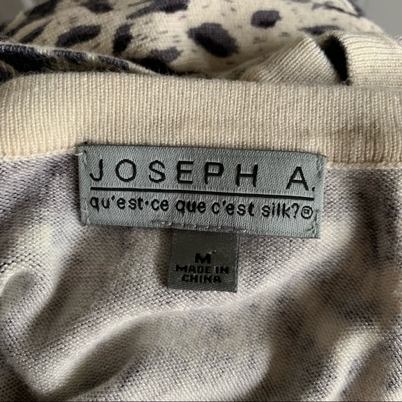 •Joseph A.• Gray/Black Animal Pattern Cardigan Sweater - Size Medium - Picture 2 of 9